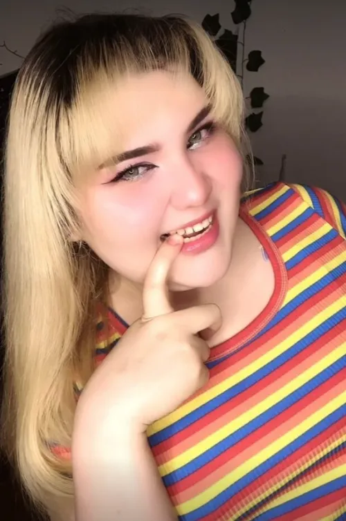 I think this is my new favorite pose. Do you think I look good doing it ;3?