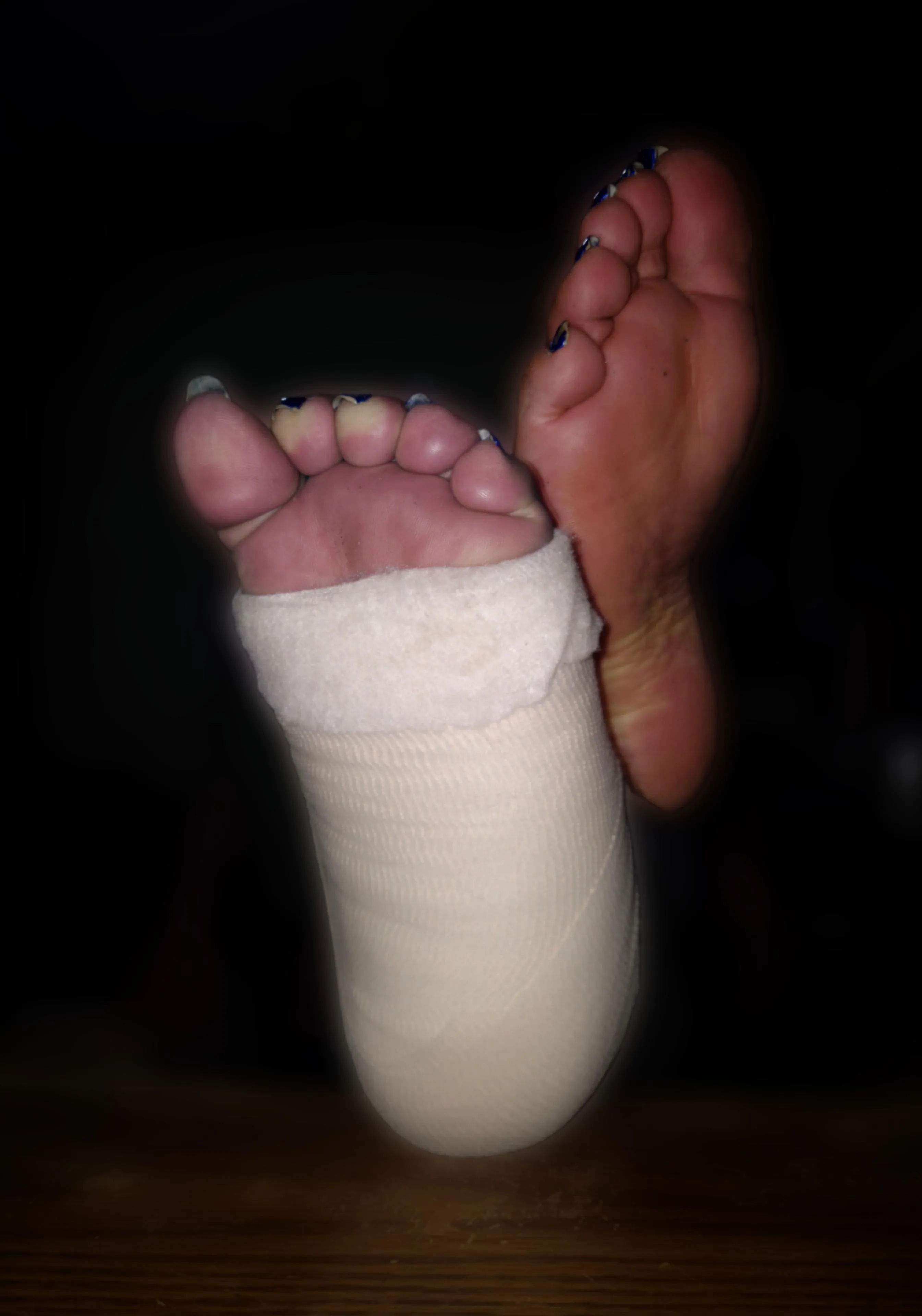 Using my dead foot as a footrest for the other one is the only use i have for it... aside from of course using it to make cocks hard 🤭