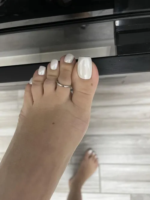 Wanna kiss my white toes?