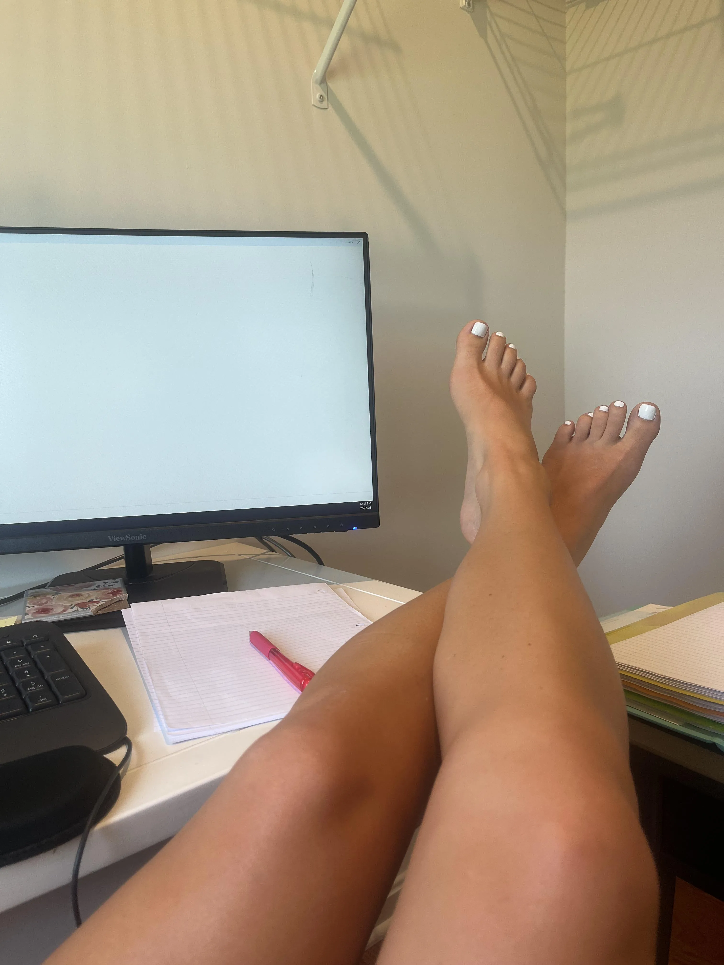 Would you kiss my white toes