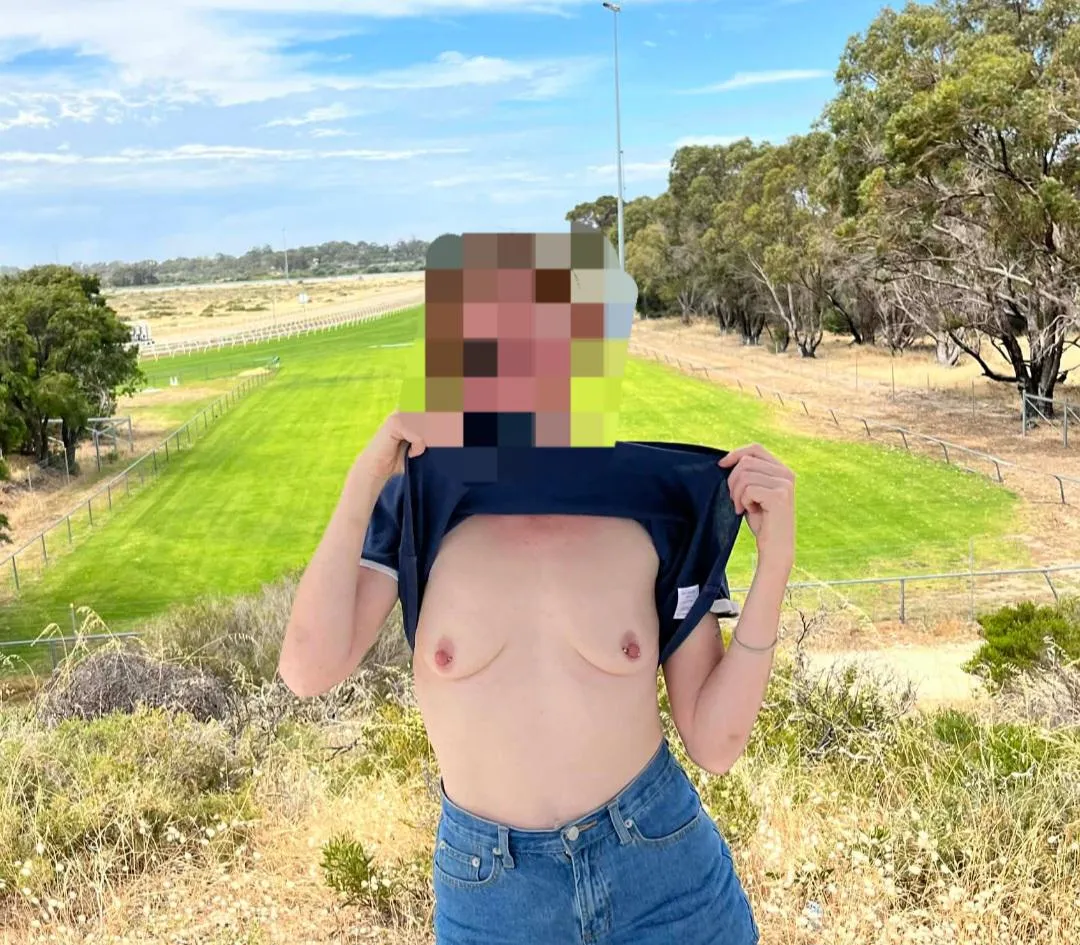 Any girls want to join a couple? Located SOR, just ladies please 🤭😈