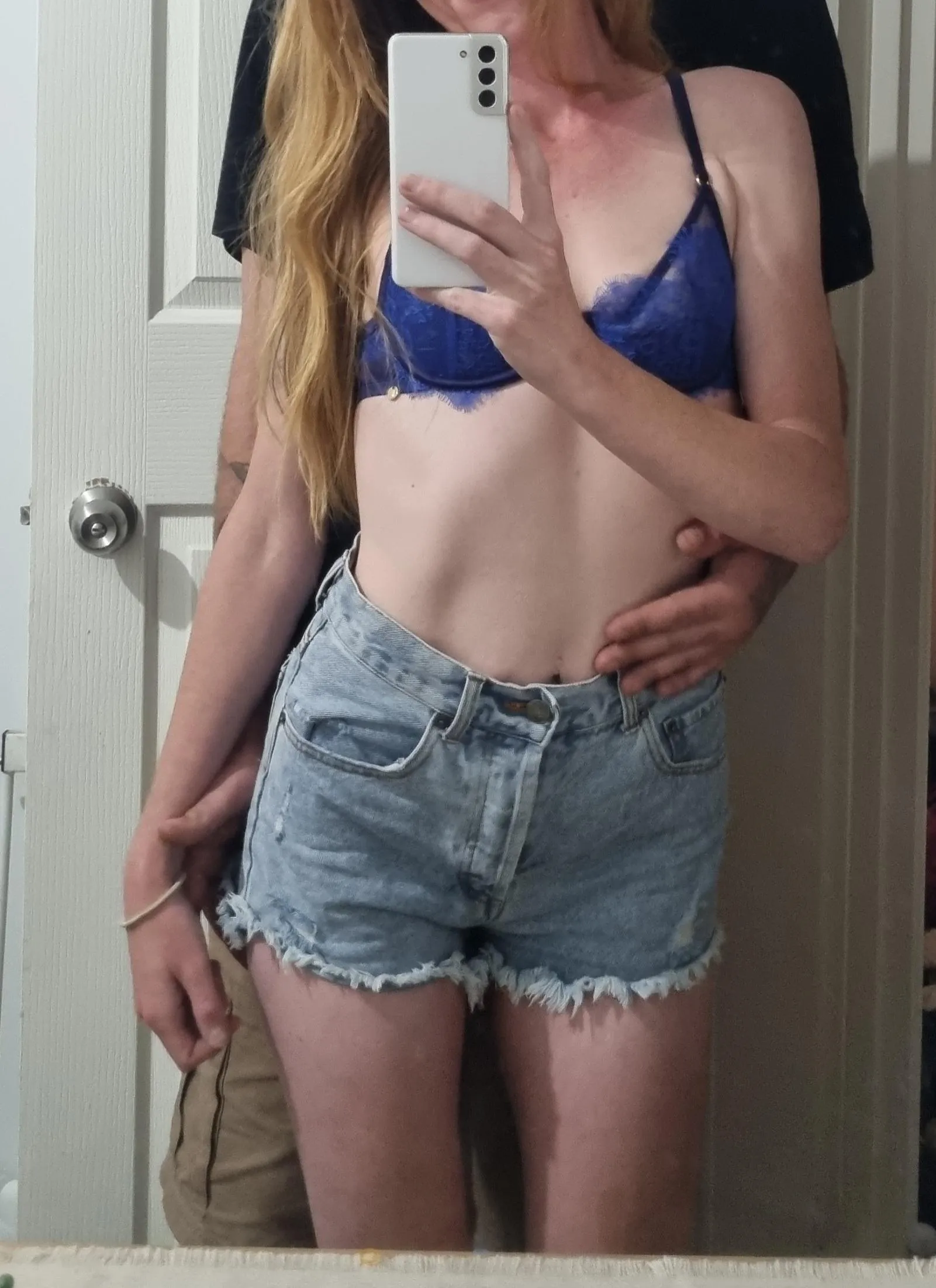 Hello! We are a 29 year old M/F couple who are searching for a similar aged girl who is interested in meeting and joining us in some fun 😉We’re pretty new to this, so bare with us 😆 Feel free to drop us a message and introduce yourself 💕 locat