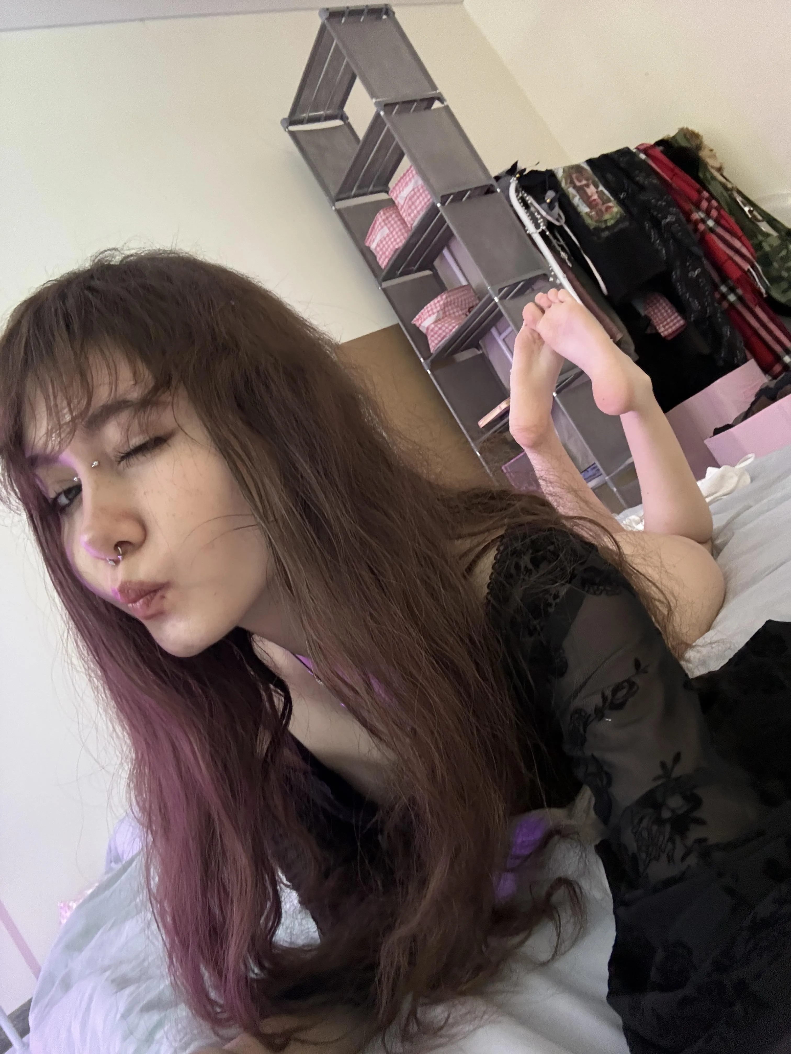 18yo soles and cheeks exposed, craving 50+ slaps on both ends