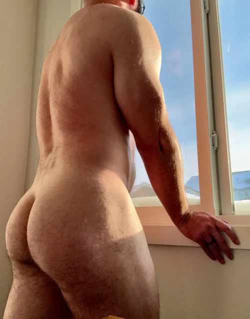 42yo dad butt built with heavy squats!
