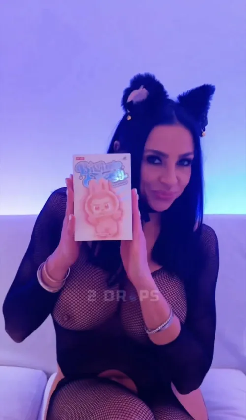 Audrey Bitoni is stunning for 2 Drops