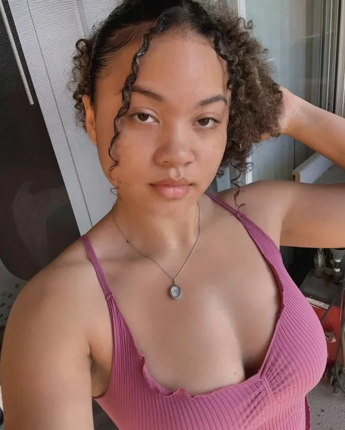 every comment = a pic without my top on in dm. Yes i really send 🥰