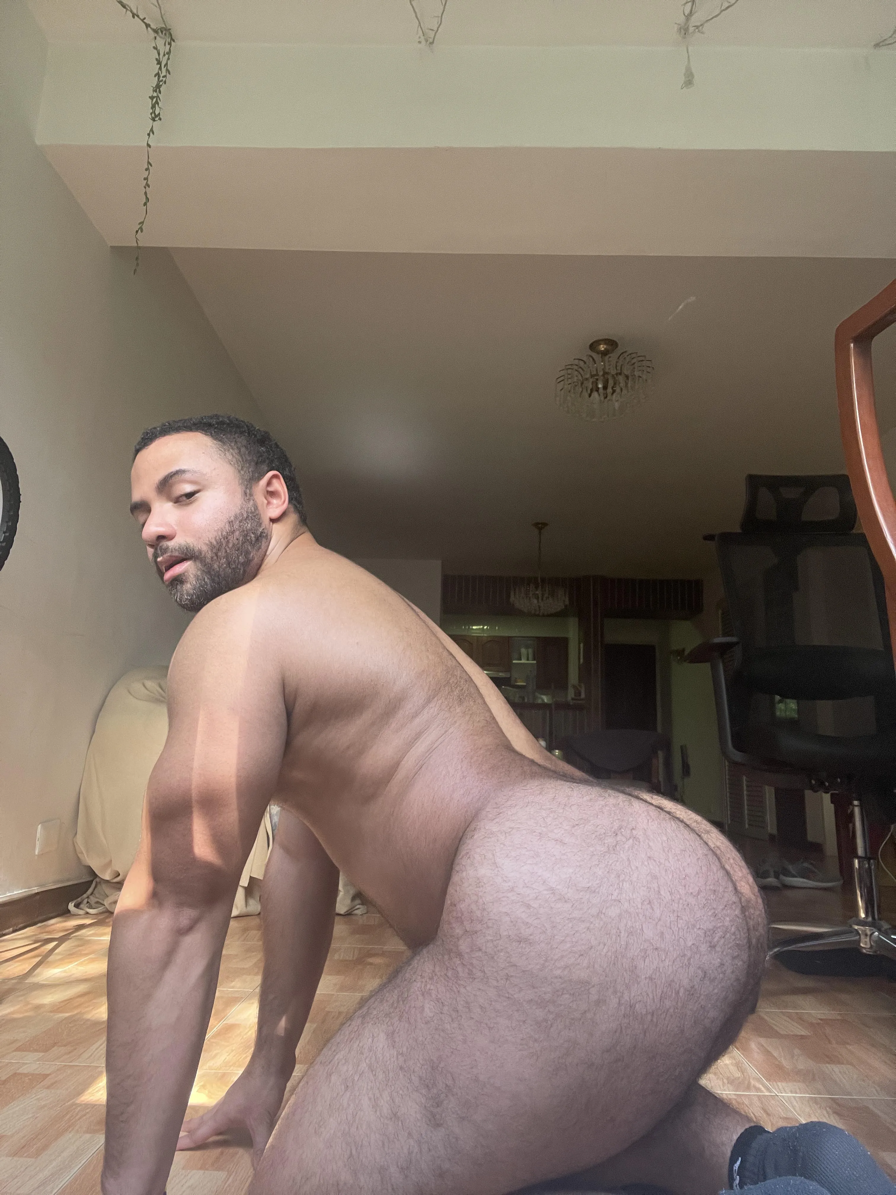 Holy damn... my thighs look massive in here