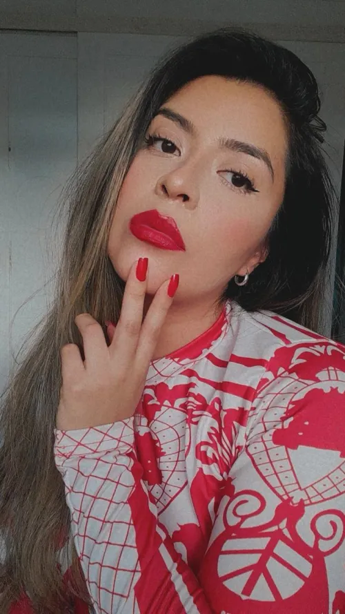 I love red lipstick.