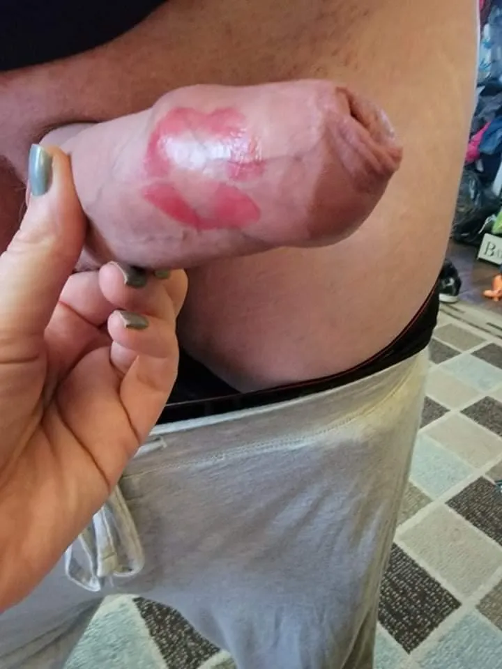 I love when the lipstick stays