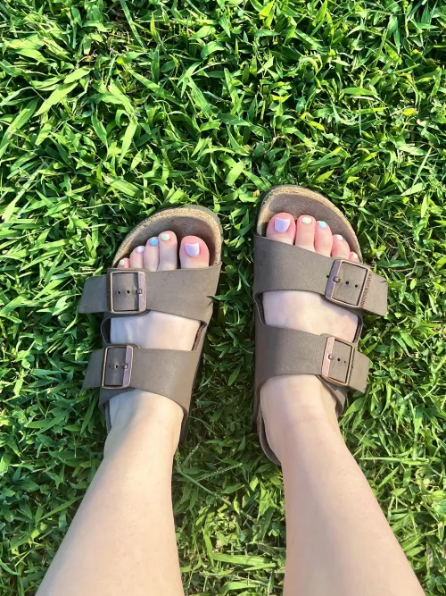 Sweaty birks and pretty toes, isn’t it a great combo 💕