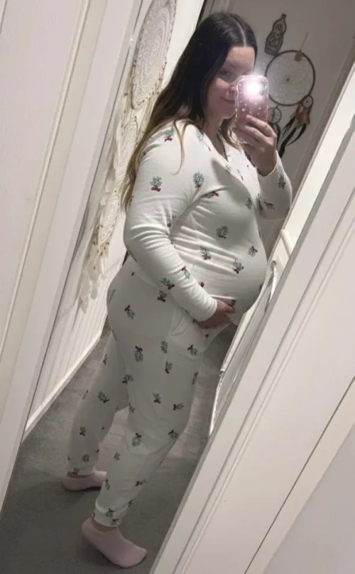 The rounder my belly gets, the naughtier I feel