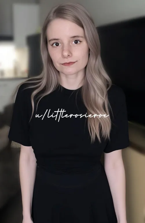 Soft smile, steady gaze… you already know what this look costs.