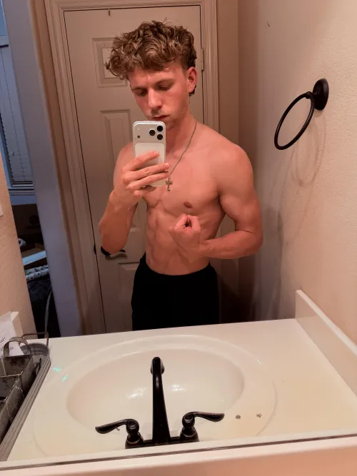 21 [M4F] Royse City, College Athlete Looking for local