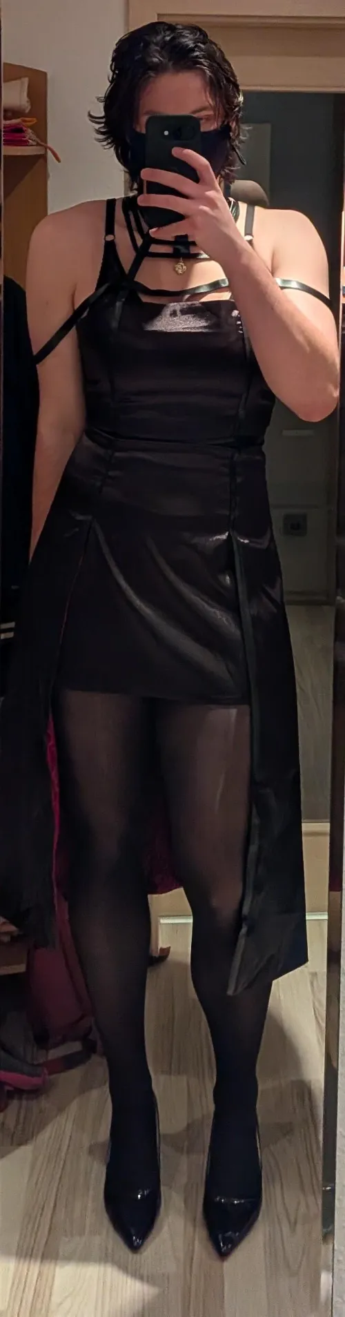 Es ist zu kalt draußen um es zu tragen aber ich will nicht bis Sommer warten :(