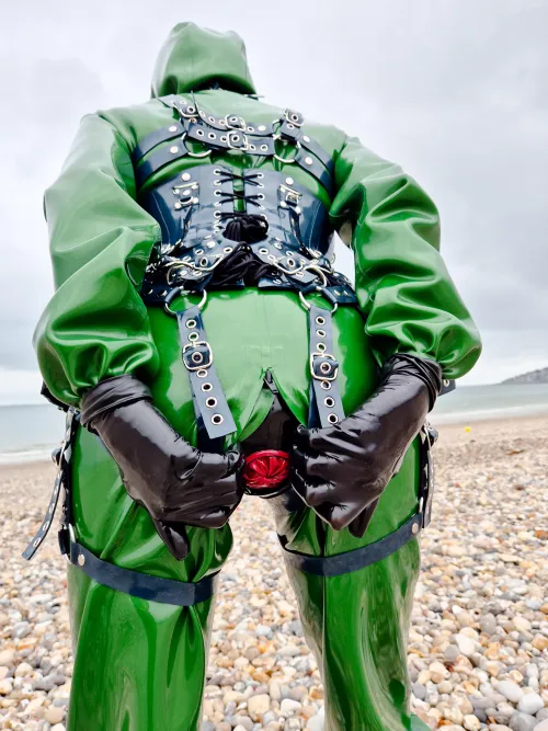 What would you say if you saw me on the beach like this, in several layersof latex?!