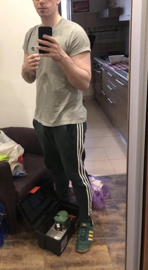 28 [M4FM] #Tampa - Looking for couples. Can travel