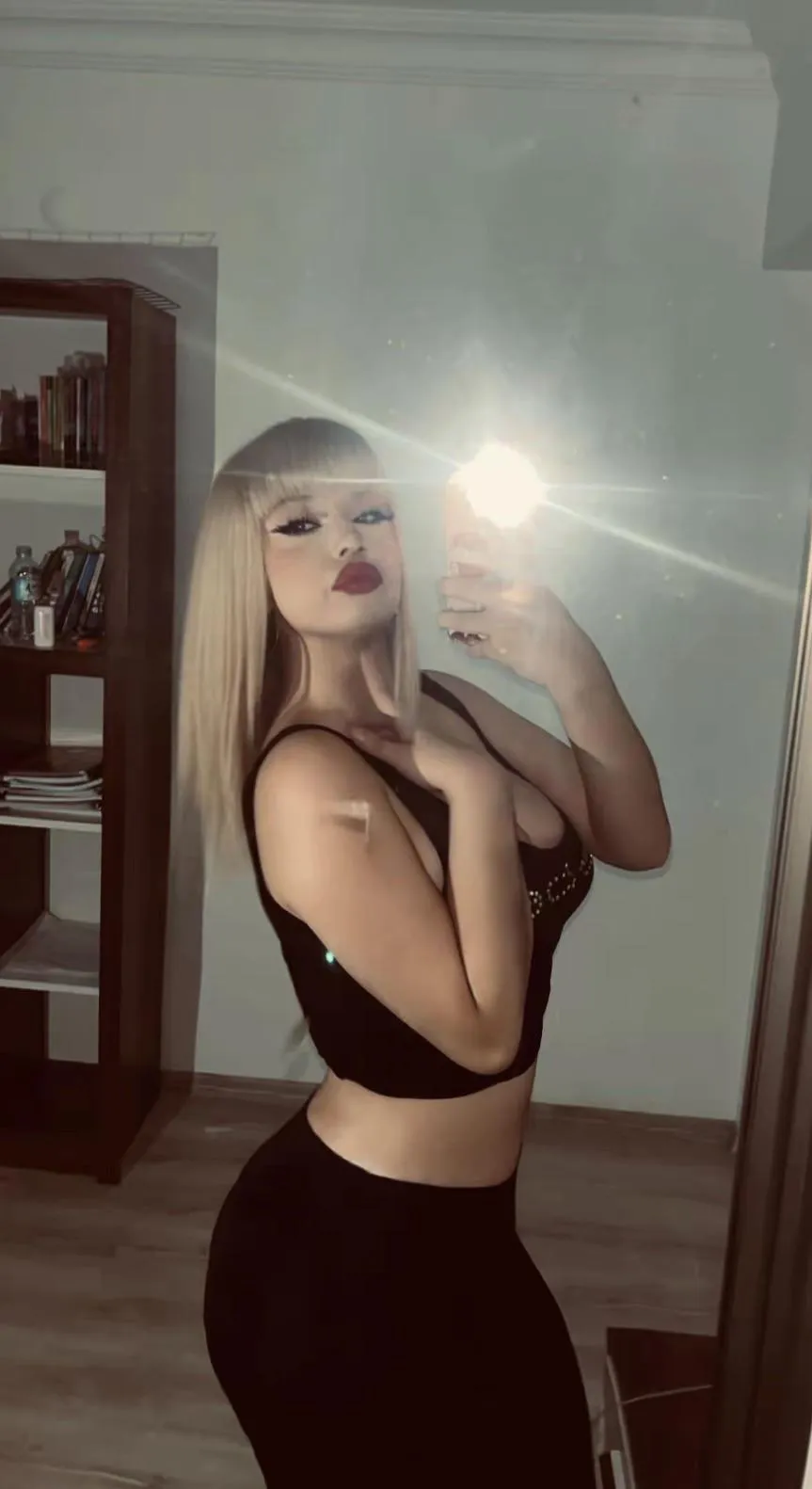 Black and big penises are great for a blonde like me. 💋