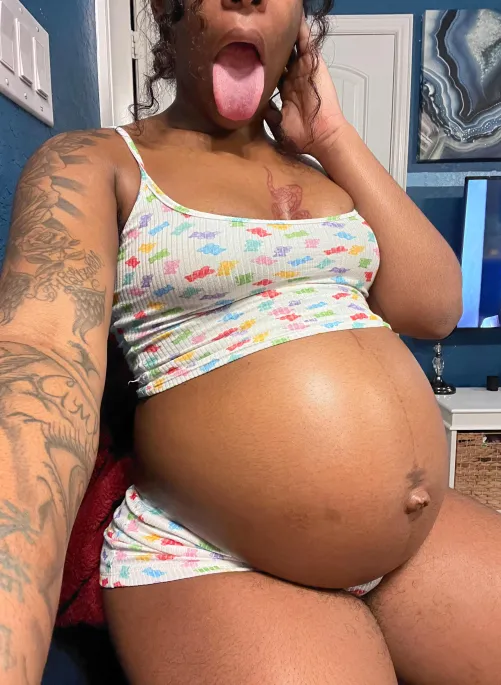 Do you like my hairy and pregnant ebony body?