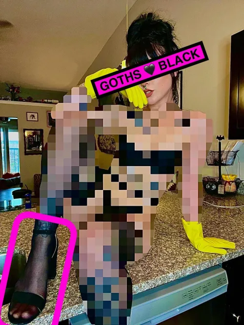 Goth girls looooove BBC. They like everything black.