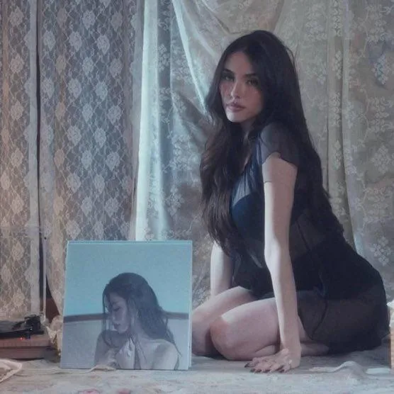 i really hope we can see more of her in this outfit!!😩🥵🥵