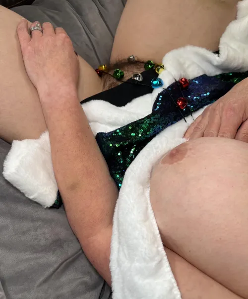 Mrs. Claus getting ready for Christmas #MILF