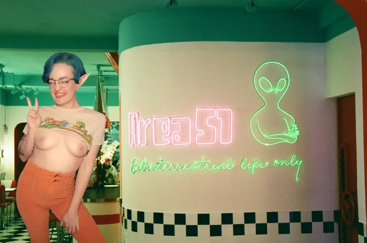 My favorite spot for an intergalactic veggie burger ✌️