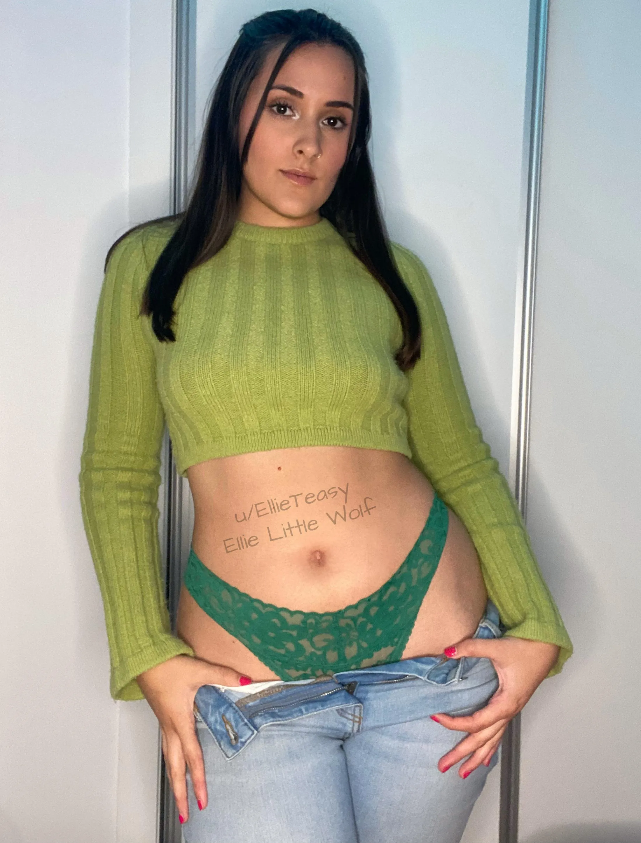 Obsessed with how my bellybutton looks right now.. come obsess with me