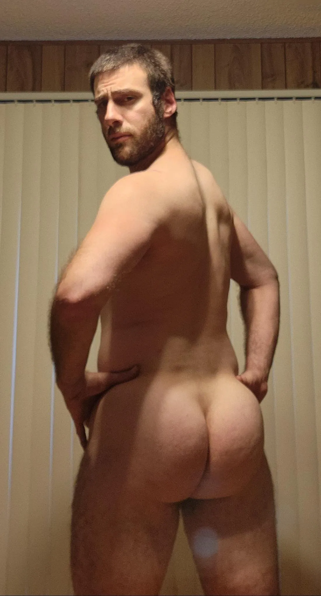 People tell me it's fkng huge...but idk 🤷‍♂️ Wdyt?