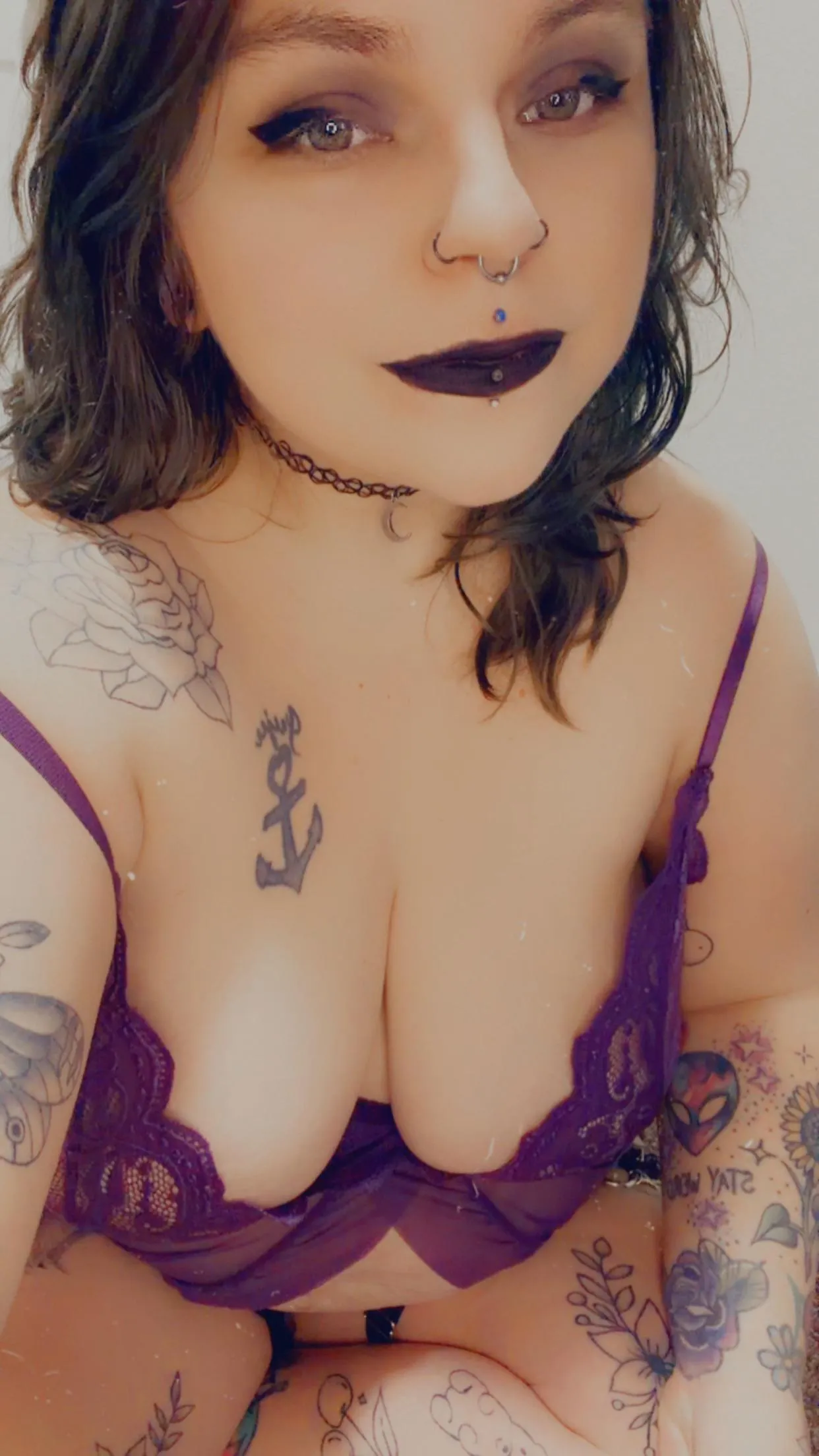 pretty chubby goth ^_^