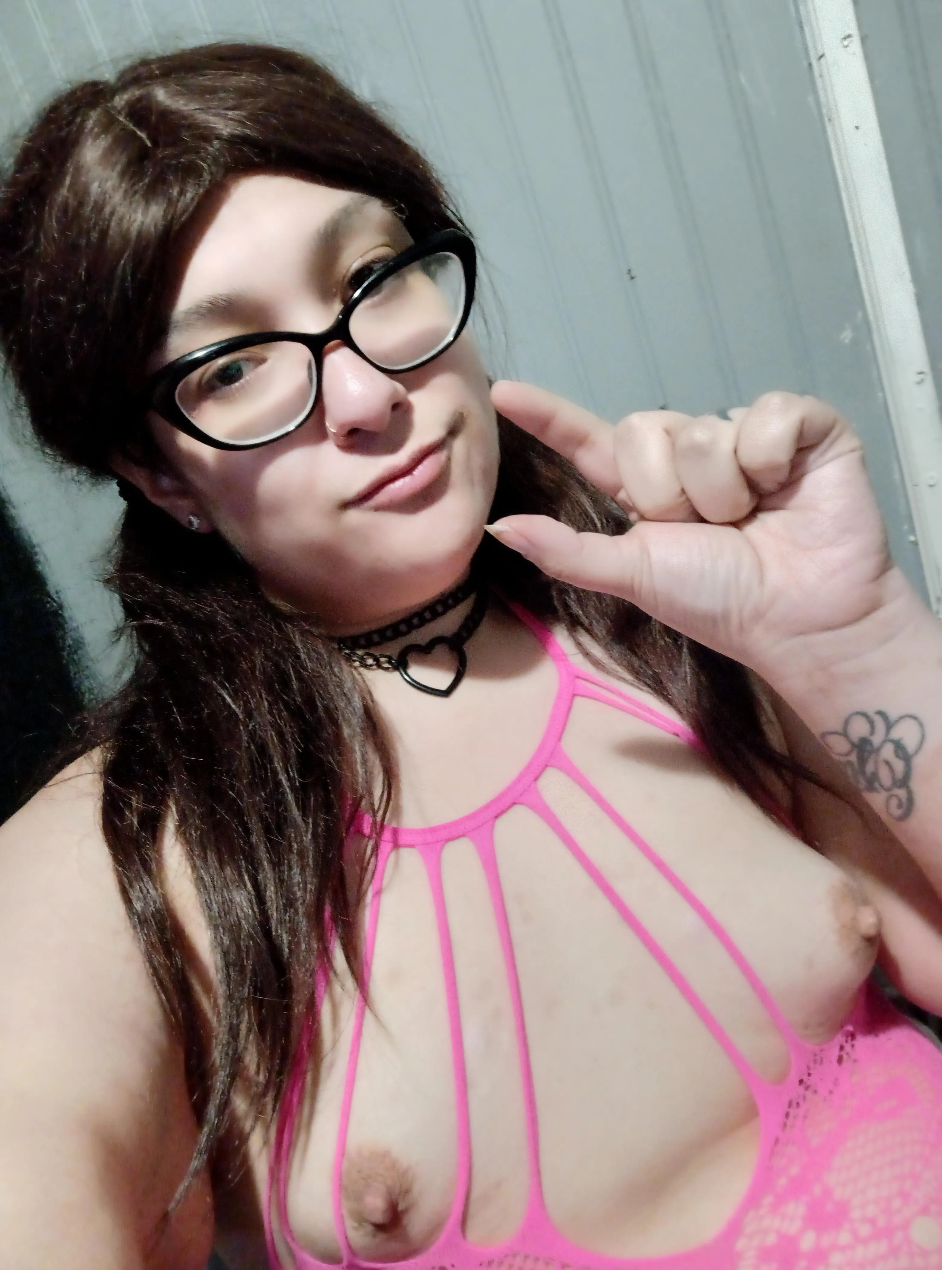 Tattooed brat in lingerie 🤭