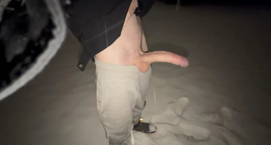 The weatherman predicted 9 inches tonight 🌨️ I think this is their first time being right