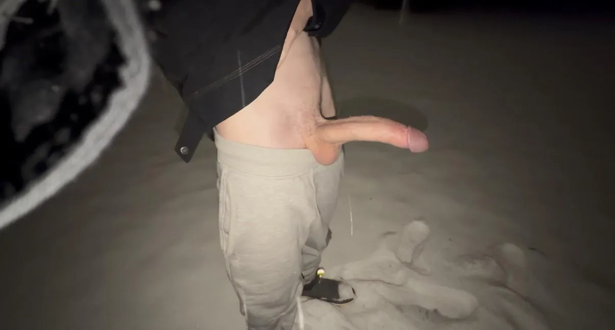 The weatherman predicted 9 inches tonight 🌨️ I think this is their first time being right