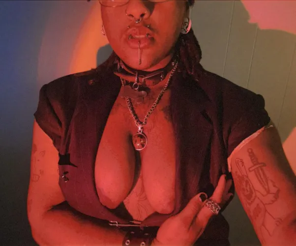 would you let your butch boss keep you for overtime? ｡𖦹°‧