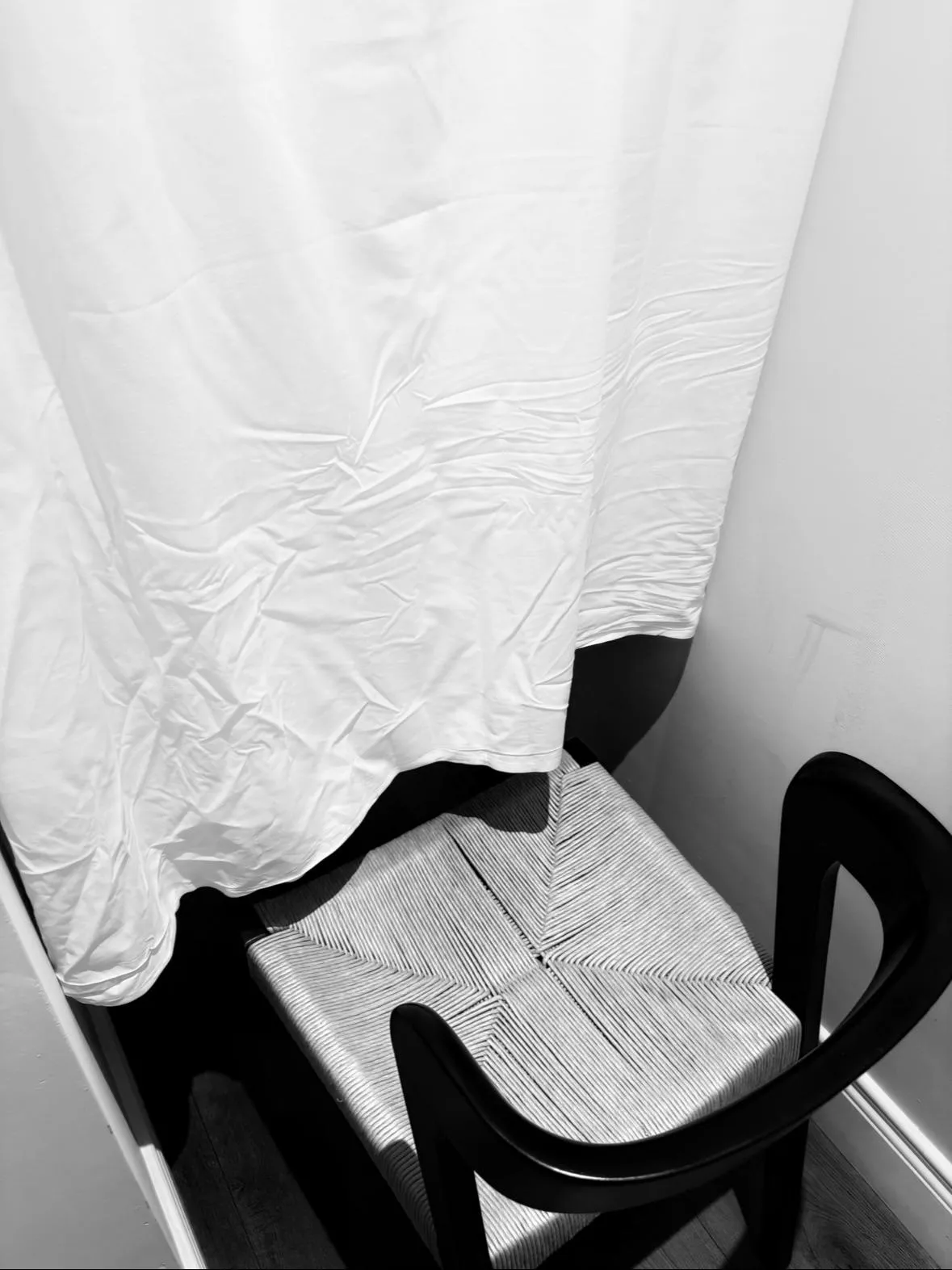 [30] Male, Dublin 1, looking hung guys to worship and milk. Hosting. Anon.