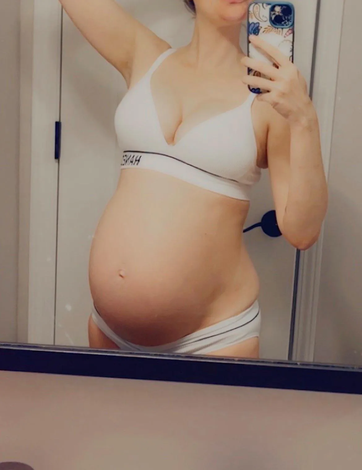 34 weeks pregnant here – smash or pass?