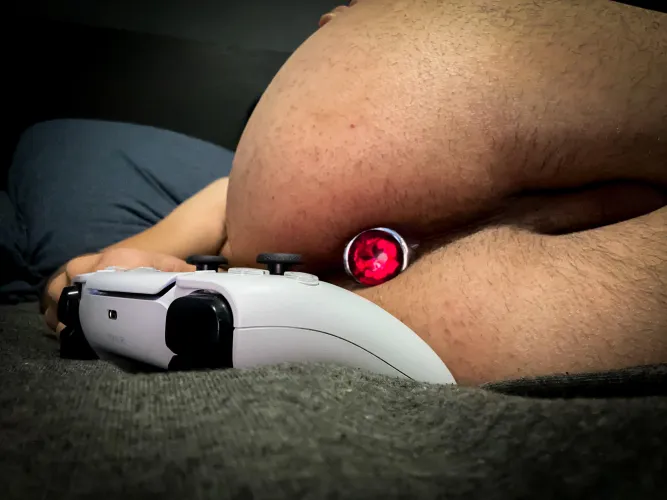 Gaming while plugged just enhances the experience