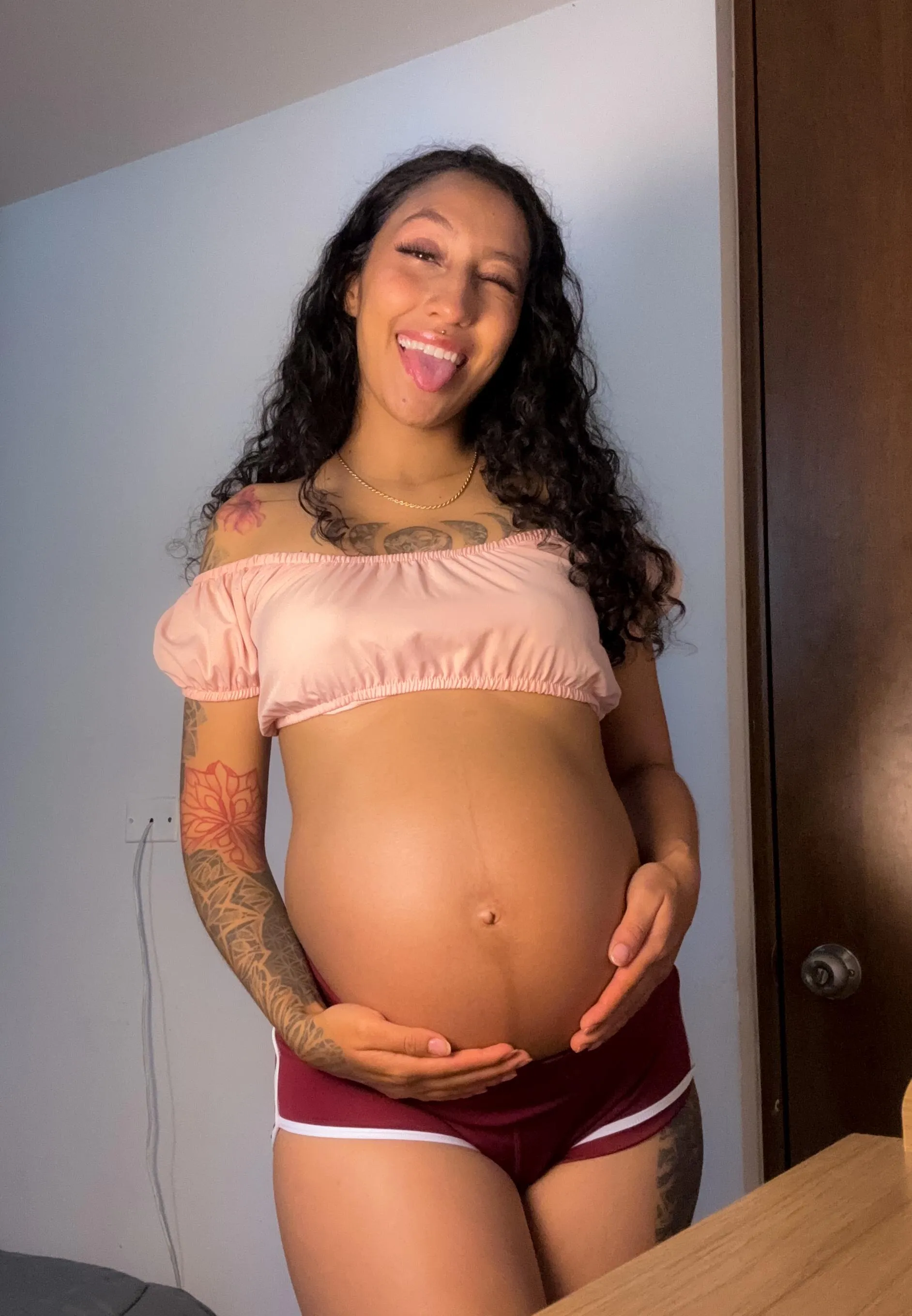 I can't help being a naughty pregnant woman