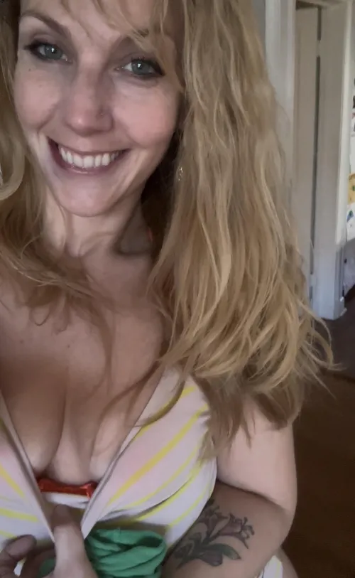 Just cleaning around the house but wanting to get a little dirtyyyyy