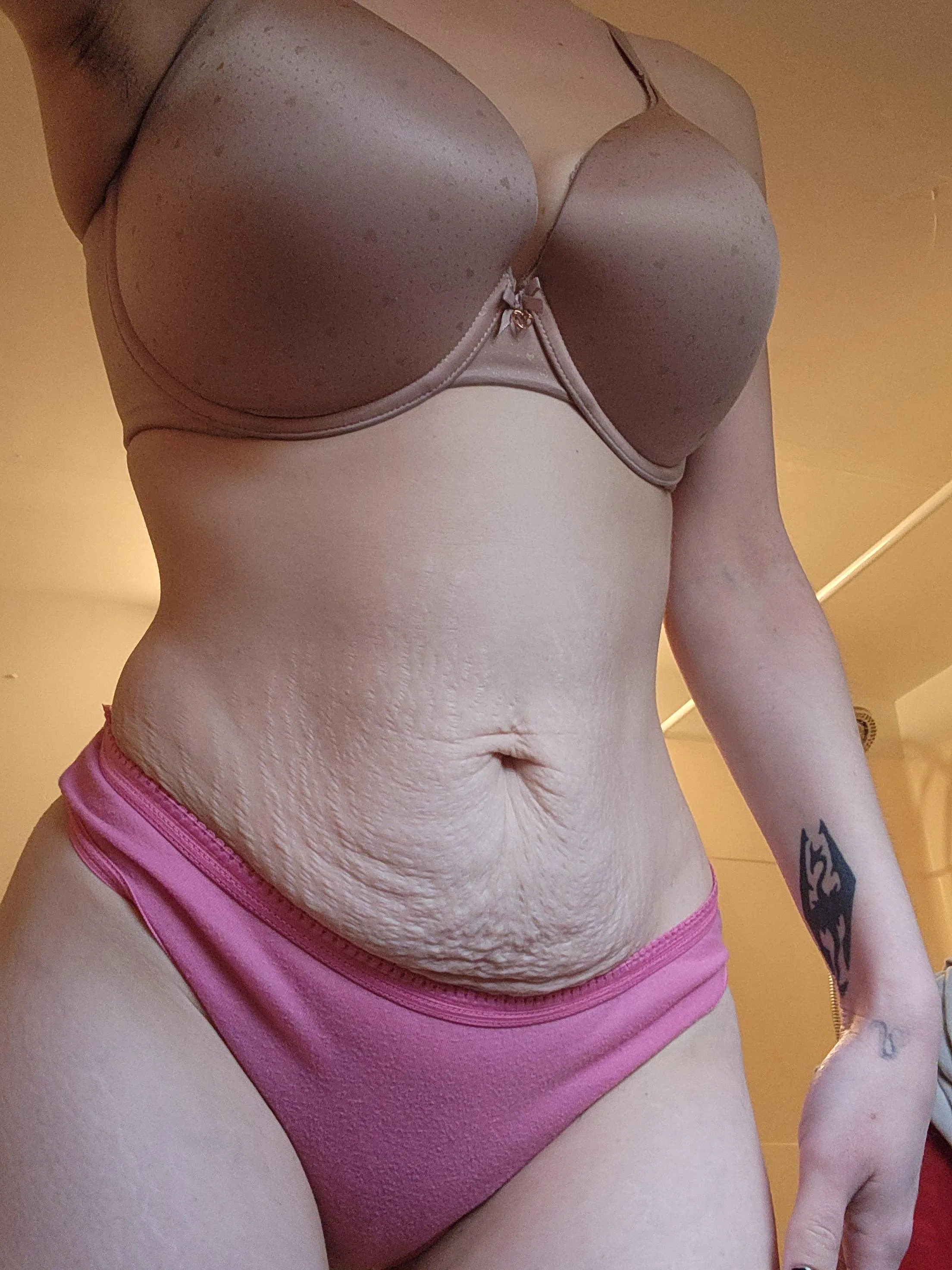 Mommy stripes in the daylight