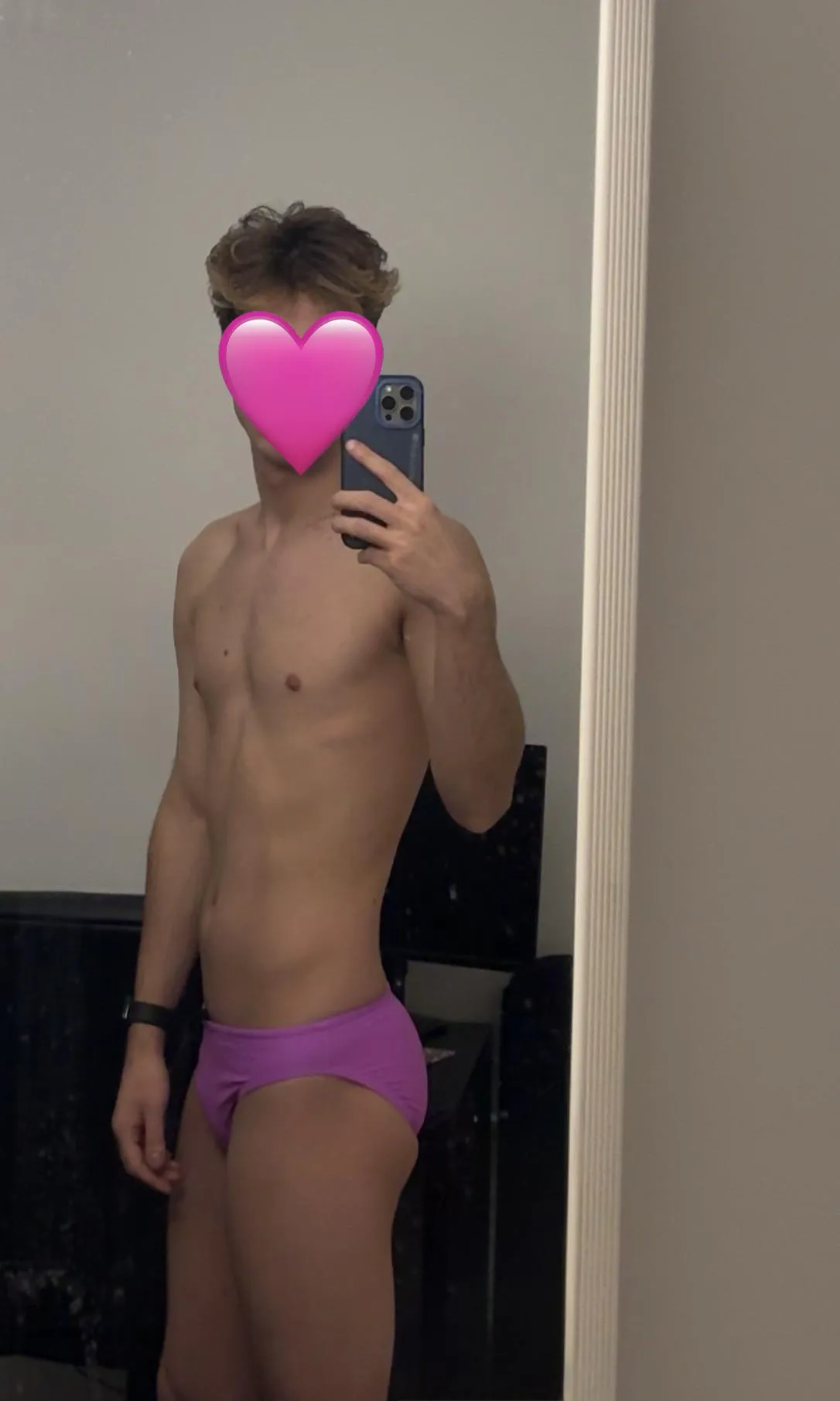 Pink speedos are so beautiful💕