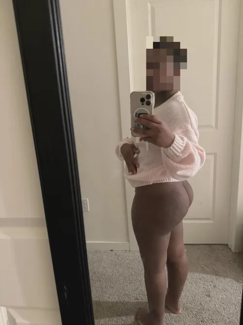 Ebony MILF checking in...thoughts? 🍑🔥