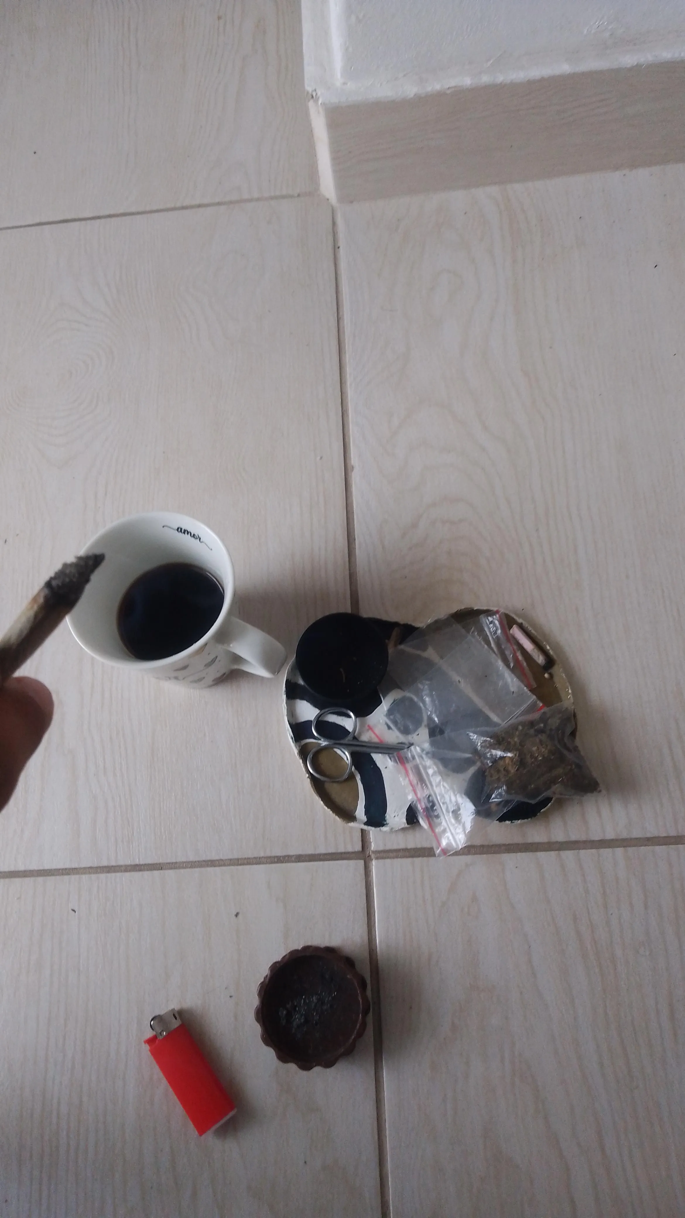 400ml de café forte, pelando e um beck bem bolado.