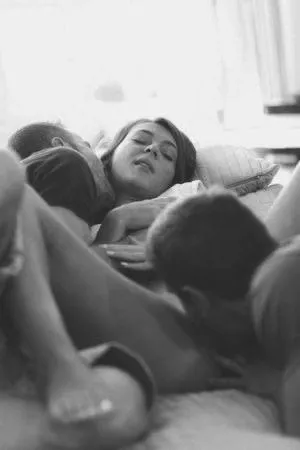 I love MFM threesomes that center the woman’s pleasure