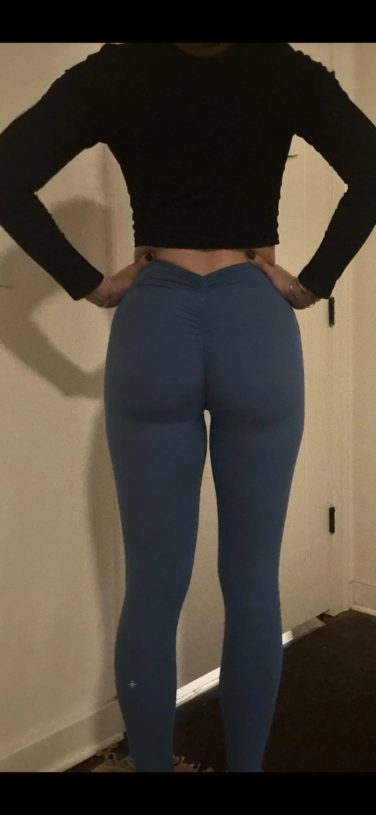 Gym wifebutt…… the squat action is perfection and not single man or woman not watching it…..