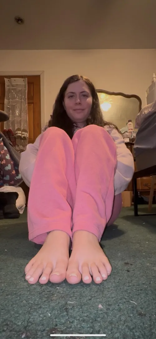 I bet you’d do anything for my pretty feet