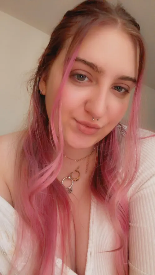 I wasn’t sure on the pink hair at first, now I think I love it! 💗