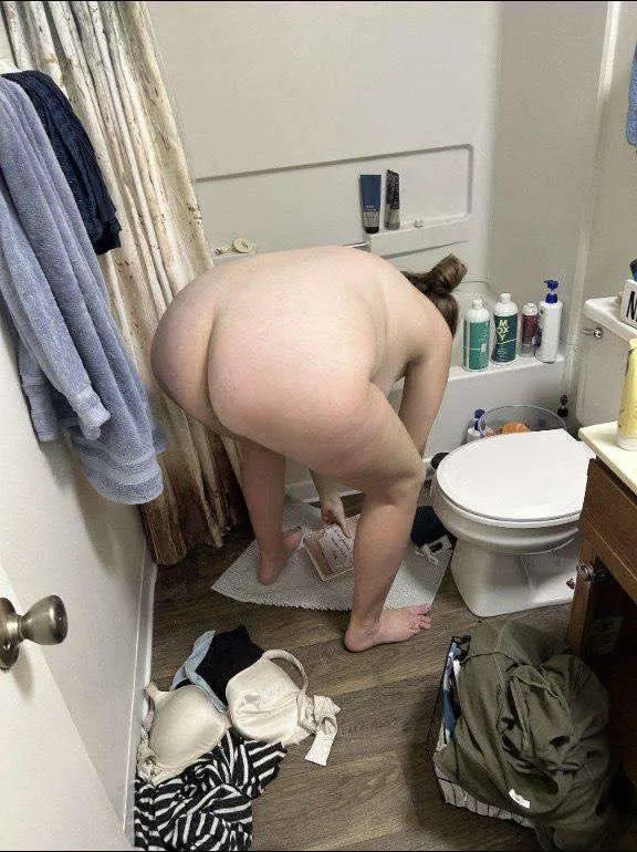 Someone trib her! Cover her and tell me what you’ll do to her in that position!