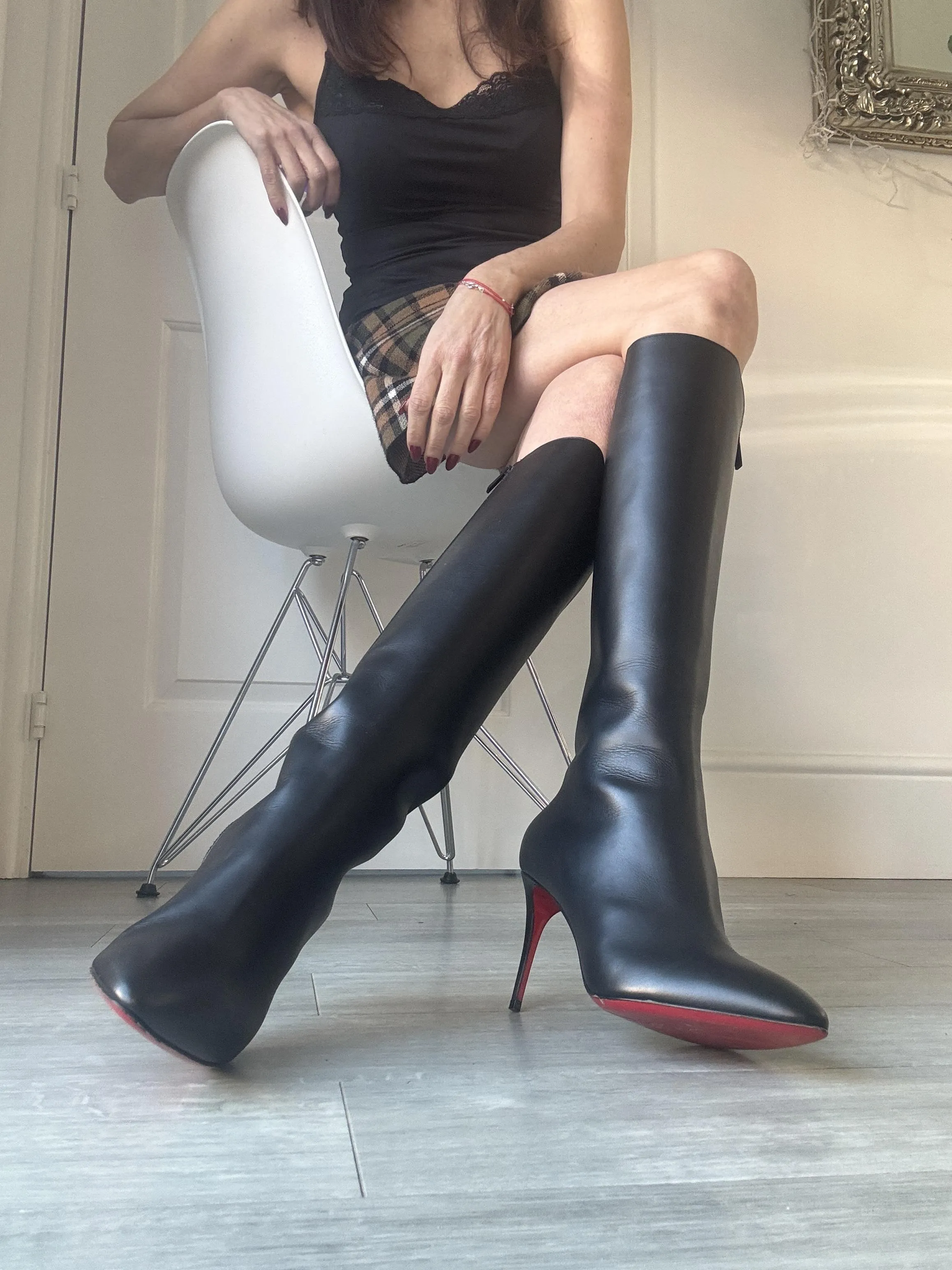 My boots? paid for every single time. Keep them coming lurkers 💋