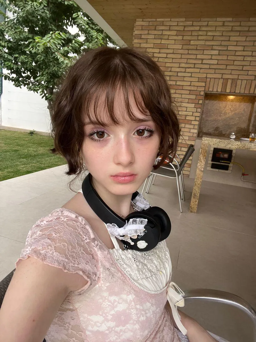 should i spread my slut cheeks and show u how pink my asshole is? :>