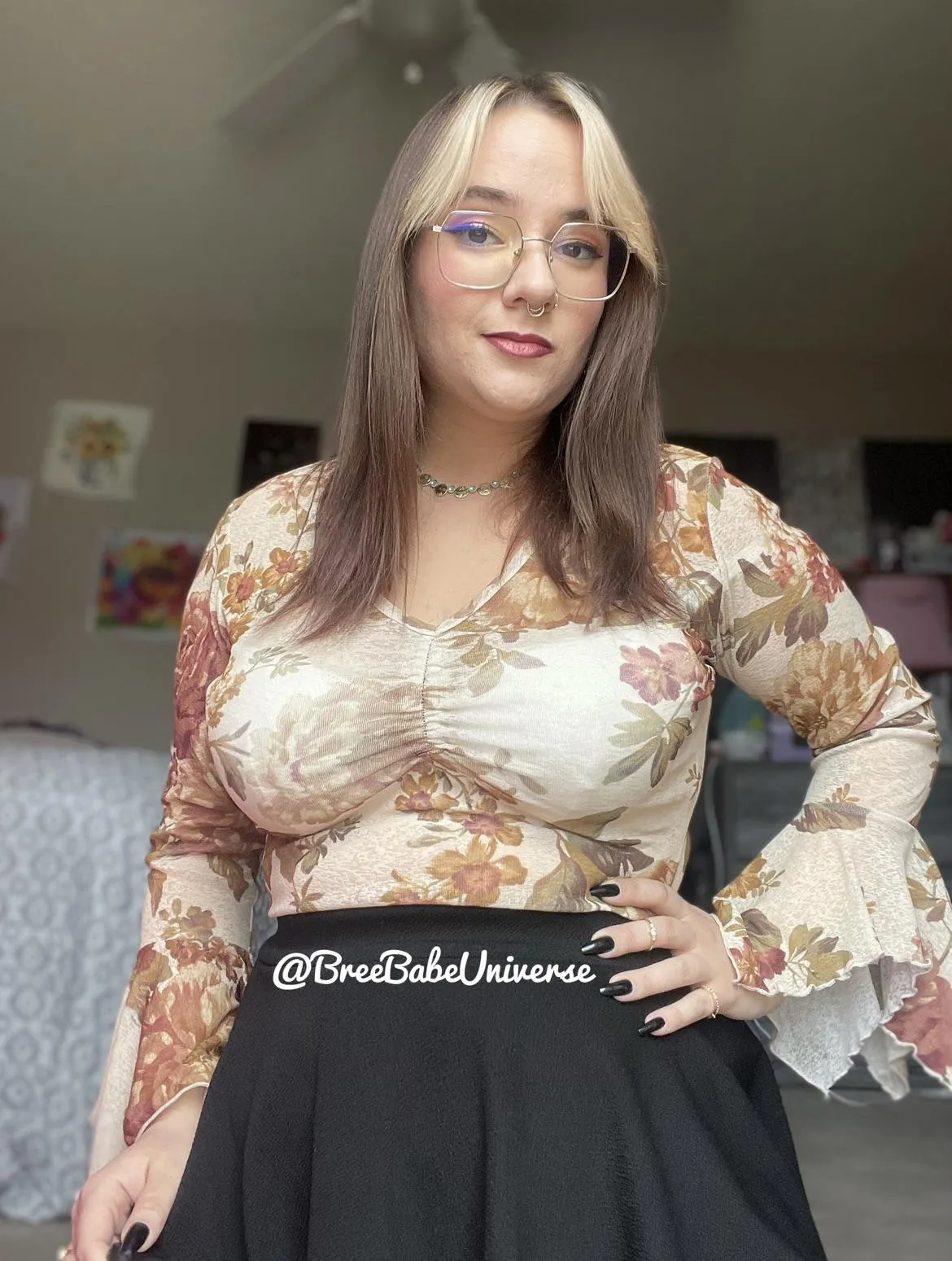 You go to work, for me 🖤You take home your paychecks to hand them over, to me🖤You give everything, to me🖤